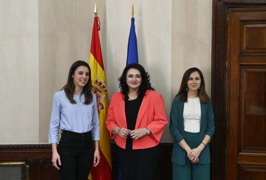 Dalli con representantes de la política española.