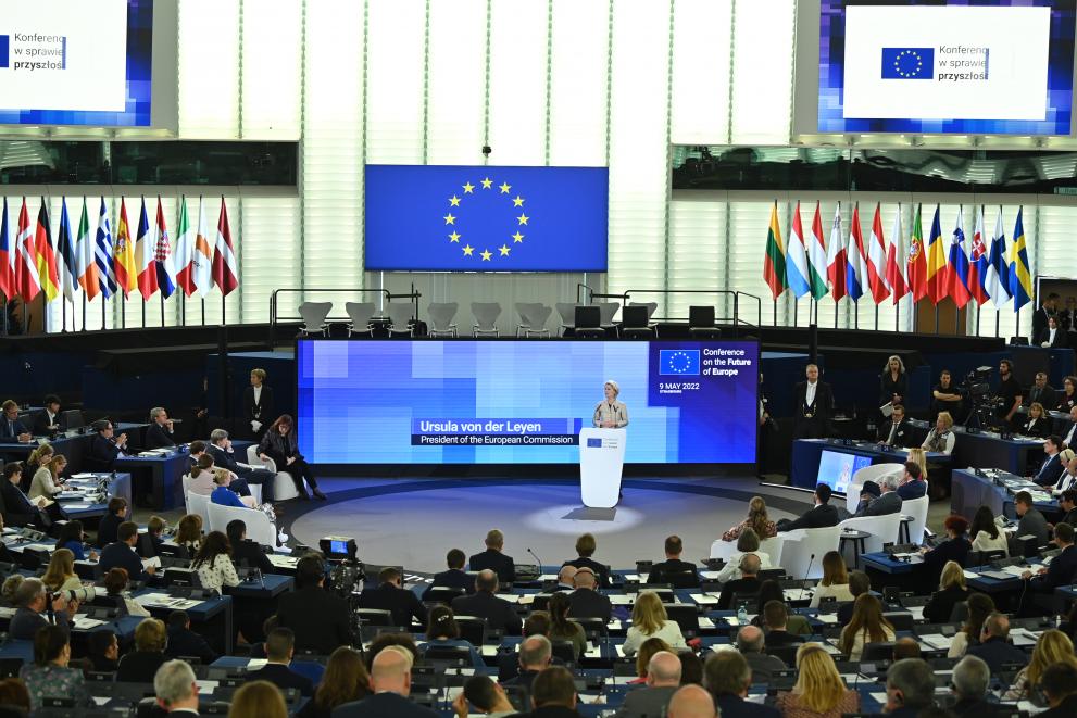 En el Día de Europa, los presidentes del Parlamento Europeo, la Comisión y el Consejo recibieron el informe final con propuestas para reformar la UE.