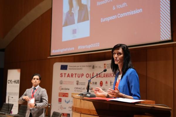 Mariya Gabriel, comisaria de Innovación, Investigación, Cultura, Educación y Juventud, ha inaugurado hoy en Salamanca la octava edición de Startup OLÉ, un encuentro tecnológico sobre empresas emergentes, emprendimiento e innovación que se celebra desde 2014.